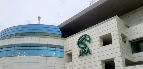 競馬界の変化（新コース、条件改訂など）にすぐ対応しているか